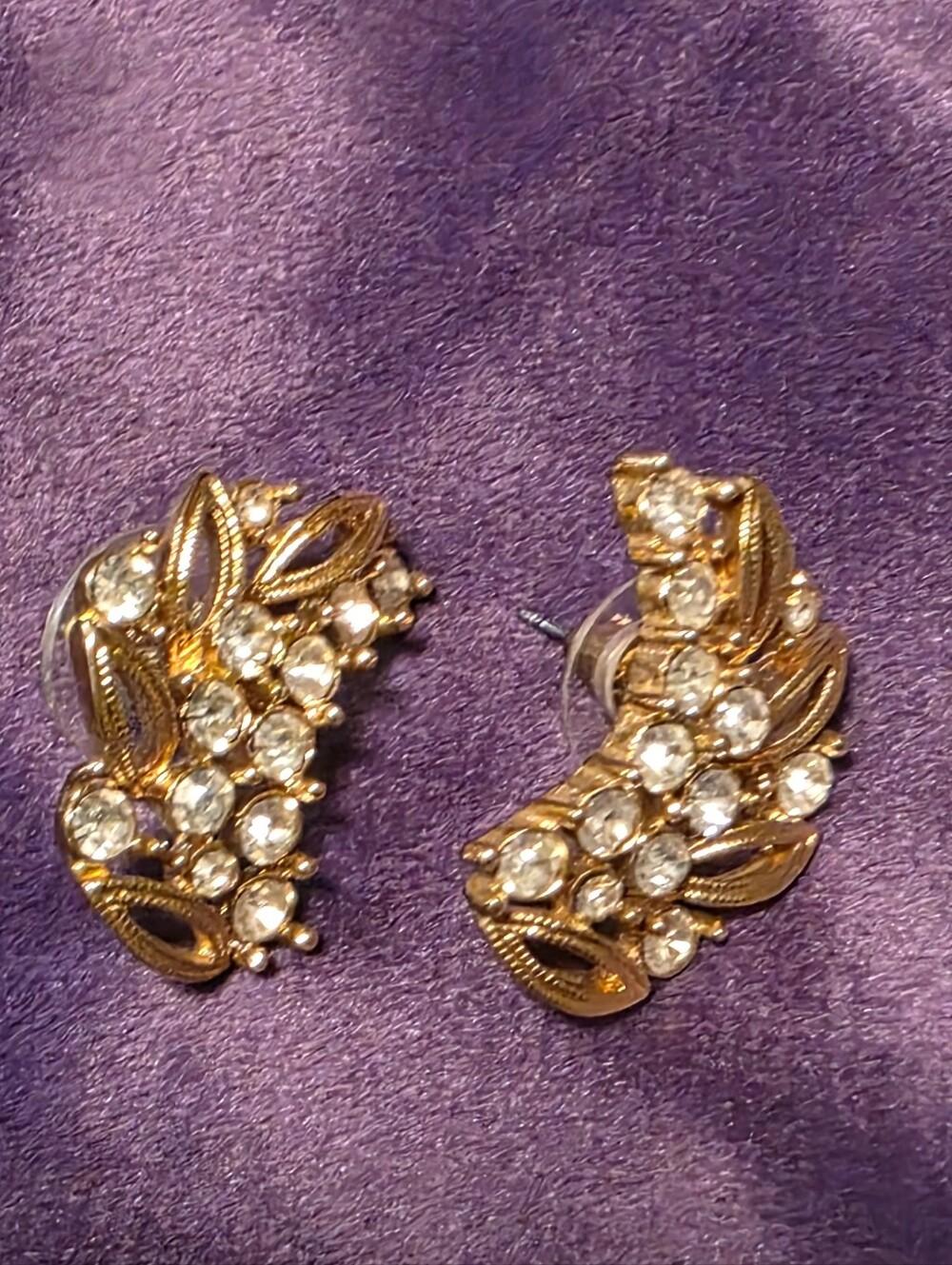 Vintage Gold Tone Rhinestone Leaf Cluster Earrings Retro Glam Post Style